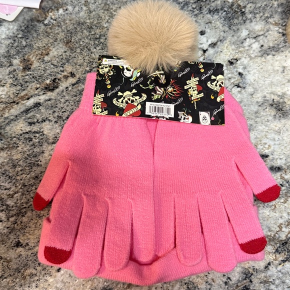 Ed Hardy Pink Gloves & Mittens Set - Picture 2 of 5